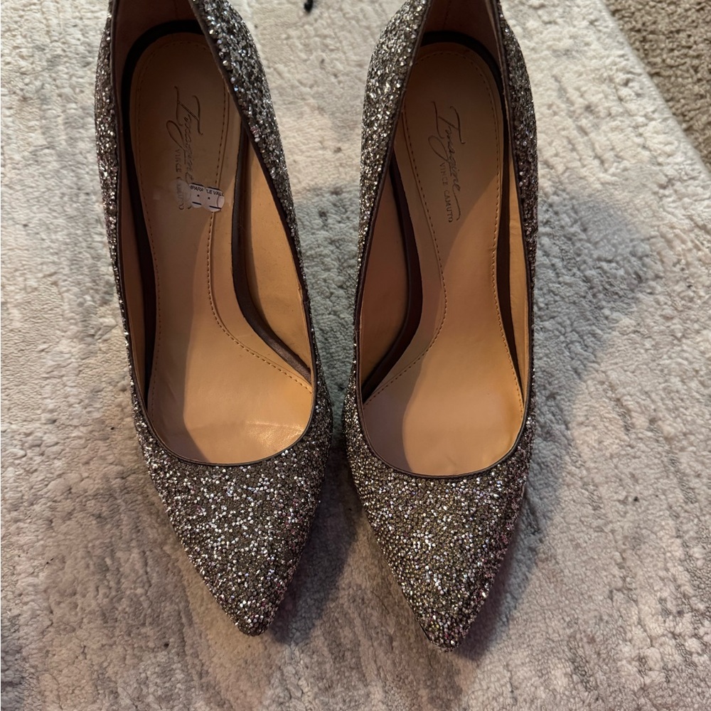 Elegant Glitter Pumps
